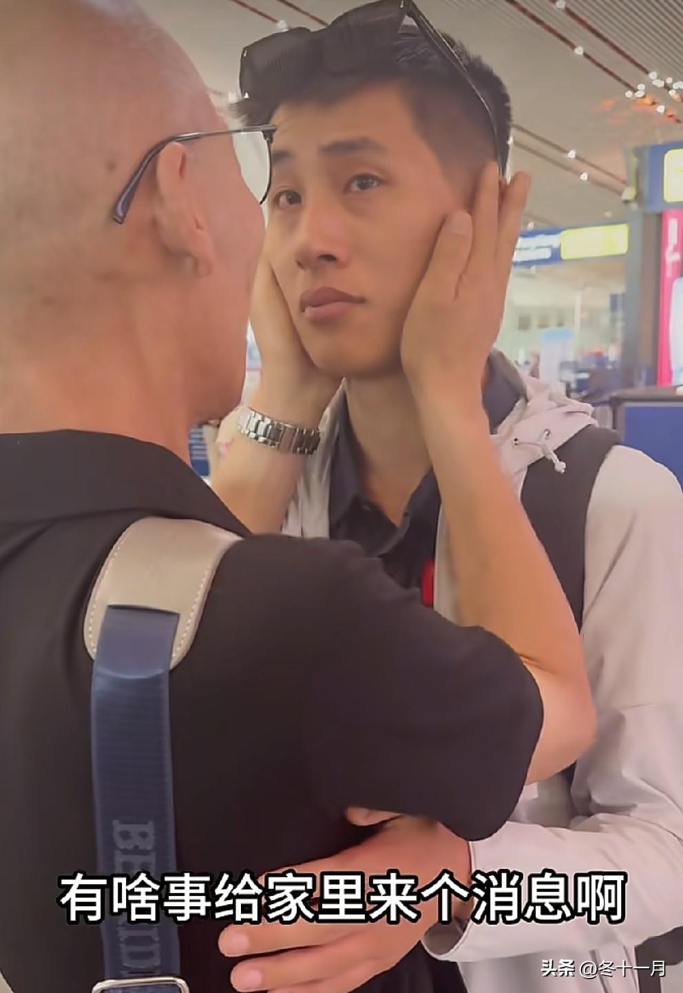 张云鹏登上飞机了，这一别又不知何时能归乡了。从老家吉林，堂哥开车一路护送1000