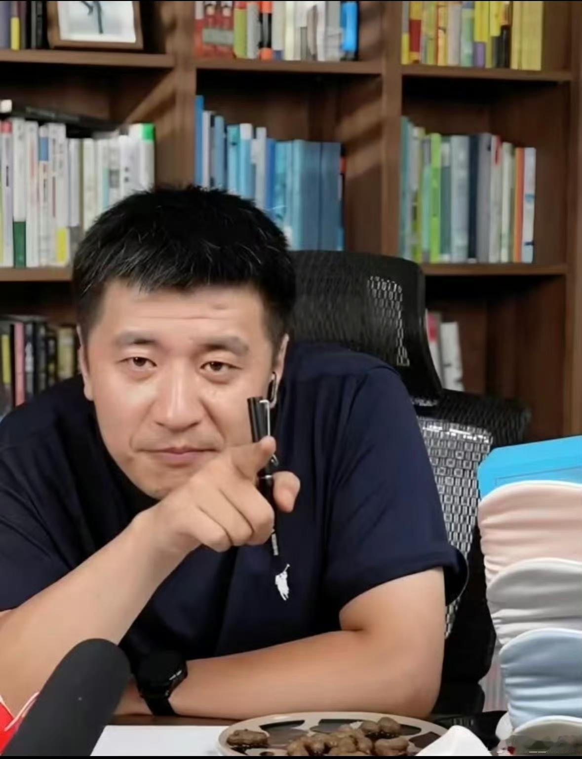 张雪峰复播再爆粗口！6500万粉丝大V为何屡教不改？官方出手，这次真要凉凉了？