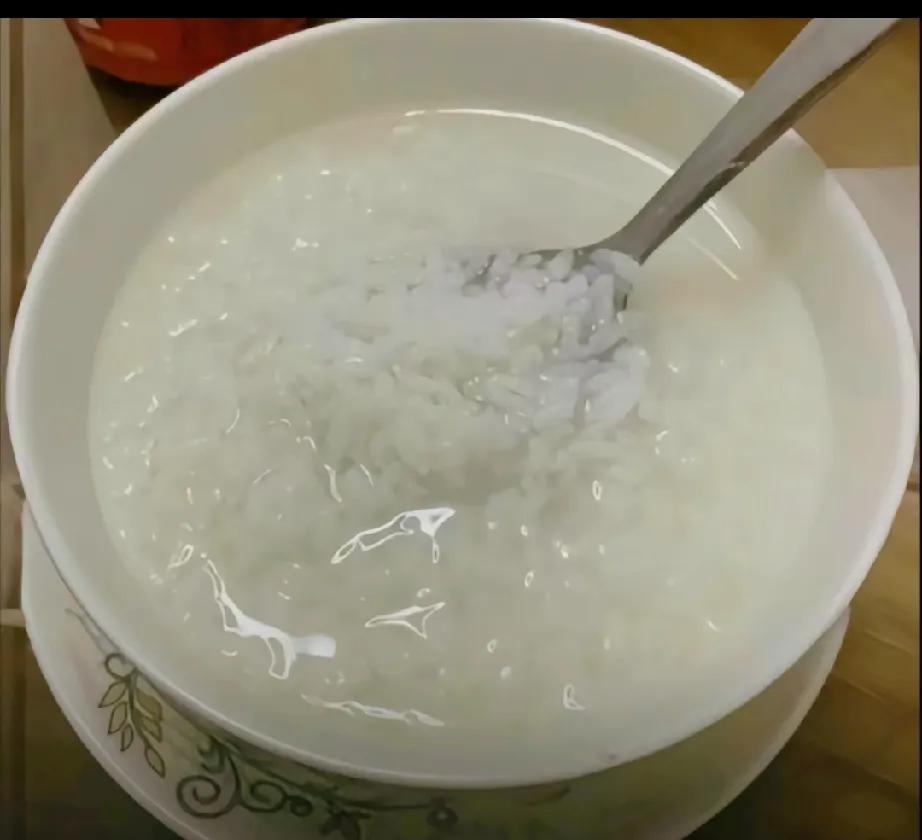 白粥的绝配是什么 在线等。
把美食写成诗 。
灶火舔着锅底 ，蒸笼掀出云雾。
四