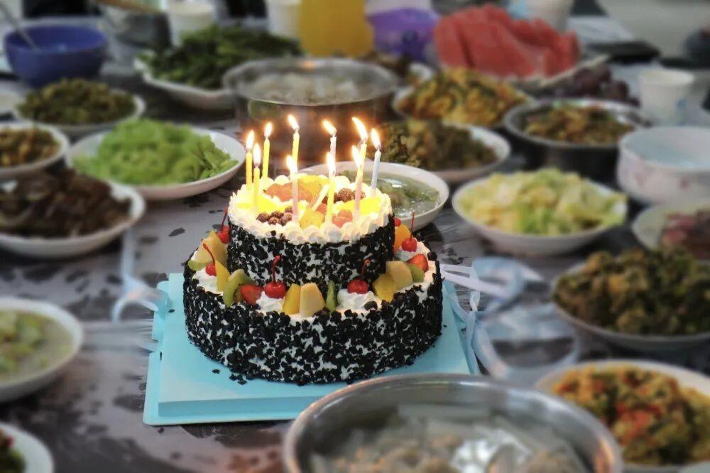 过生日的讲究—————


一、男人不要过30岁
二、女人不要过40岁
三、过寿