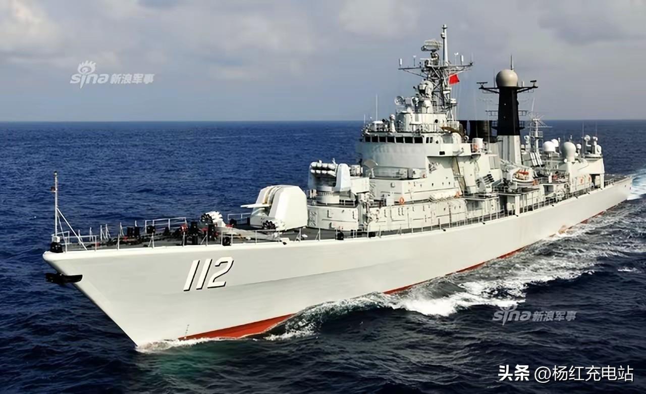 央视官宣！109东莞舰、110安庆舰入列，东海舰队喜提055万吨大驱，中国海军再
