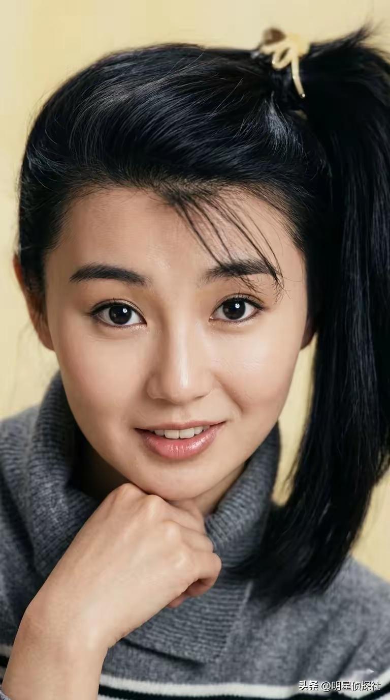 总有人说，张曼玉是花瓶，但是当时就在想，这花瓶的要求也够低了吧？因为以前一直ge