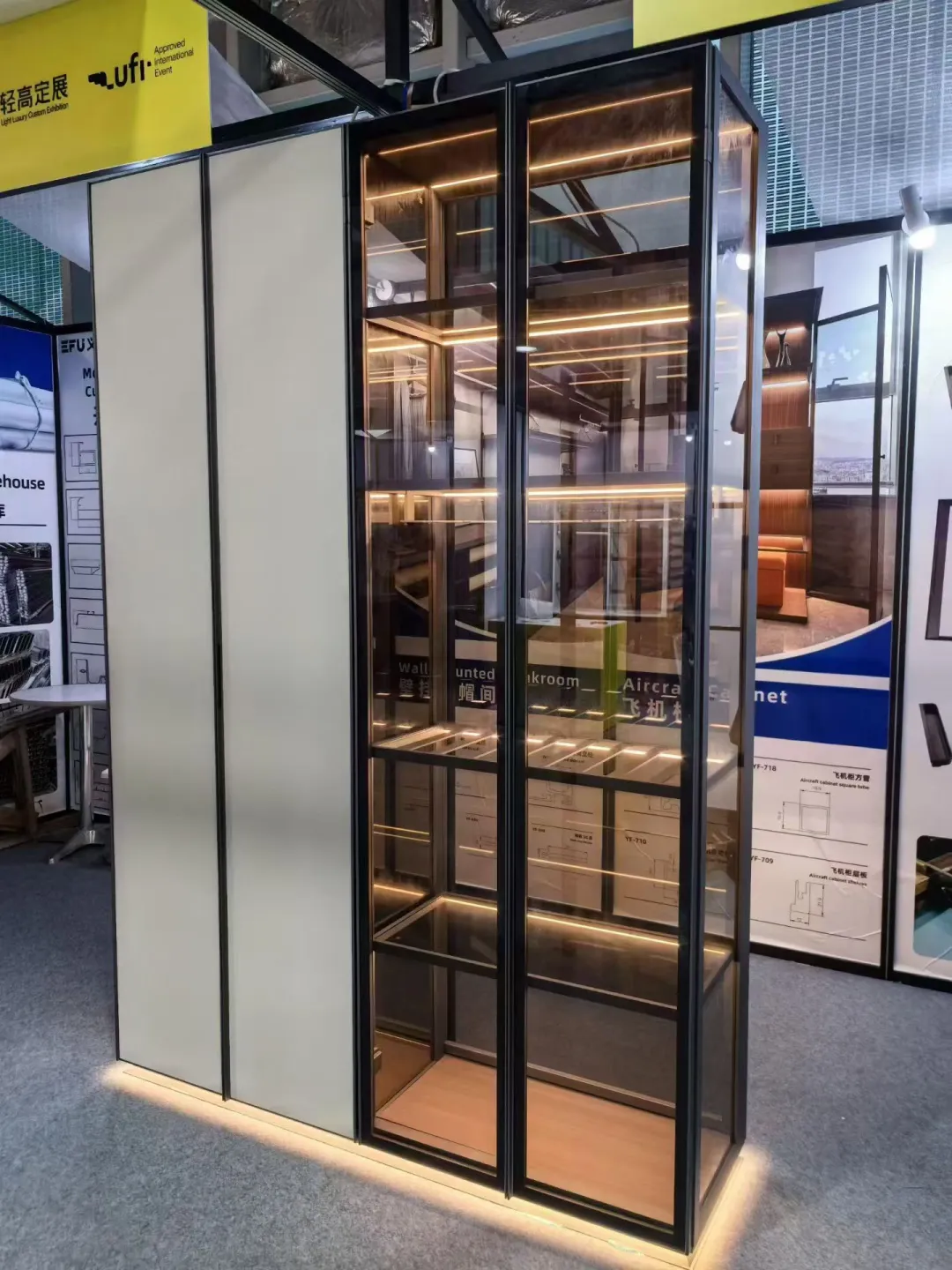 玻璃柜定制