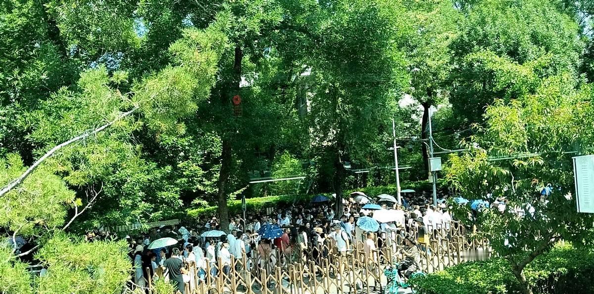 475分上专科，家长群炸了

石家庄铁路职院录取线比本科线高12分，529分挤进