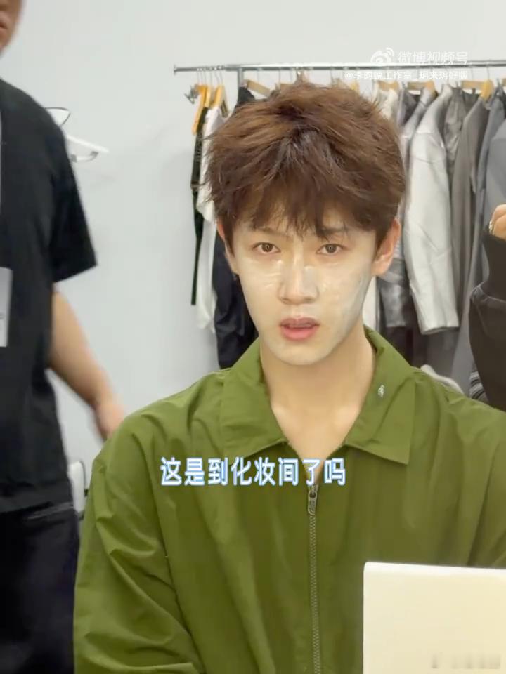 李昀锐 眼皮比本人先下班 新鲜的vlog～ 申请这种我拍你配音的多来点 爱看