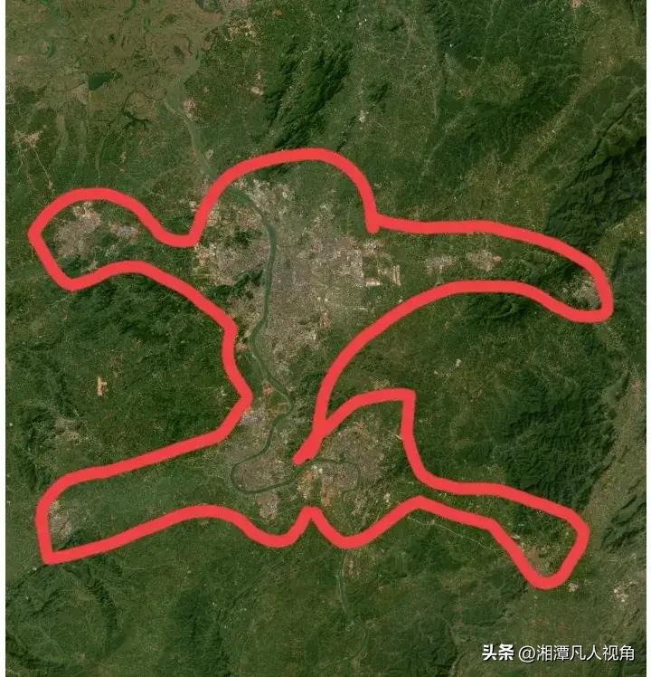 如果把长株潭都市圈看成一个人，那么长沙则是这个人的上半身，宁乡、浏阳互为左右手。