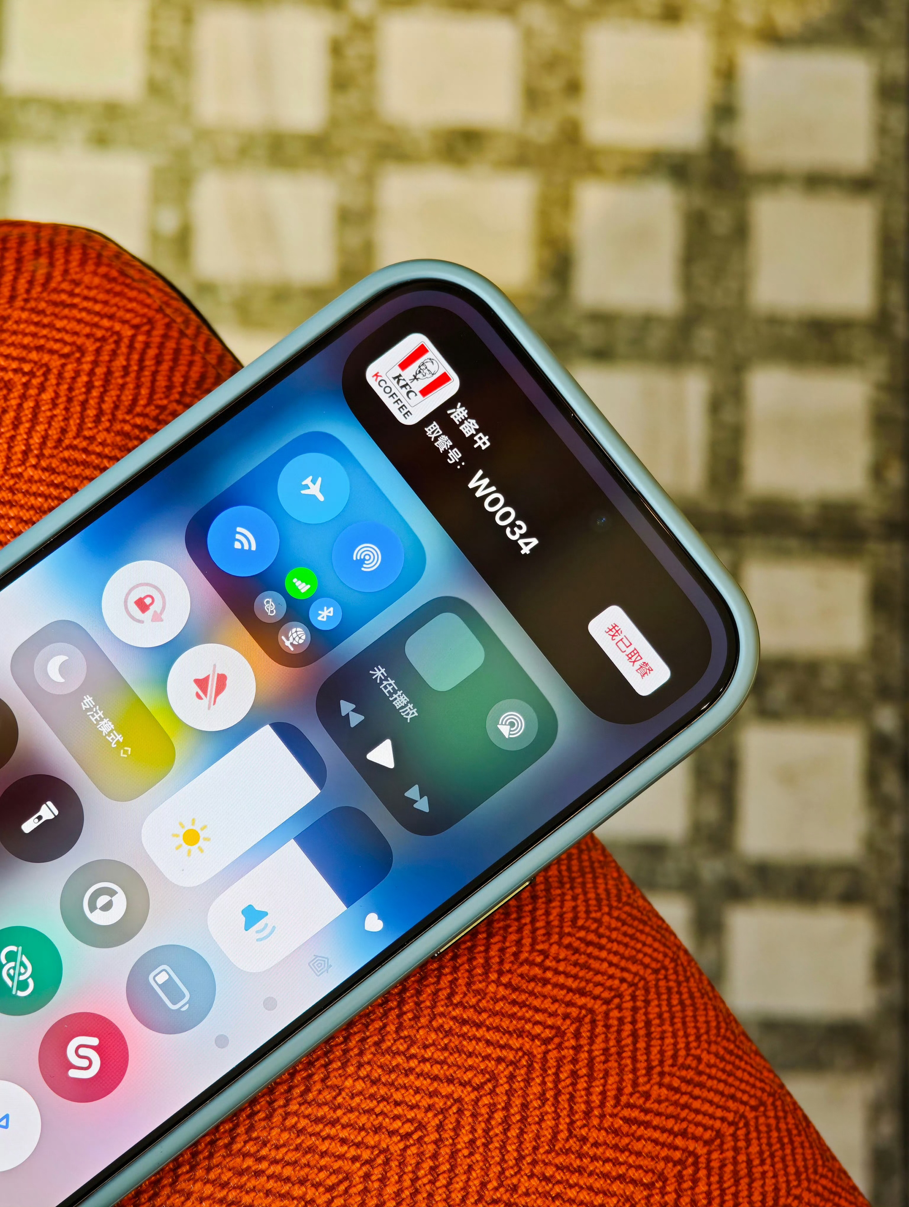 为什么手机迷恋上岛 很简单，“因为iPhone做了”[流鼻血]iPhone做了灵