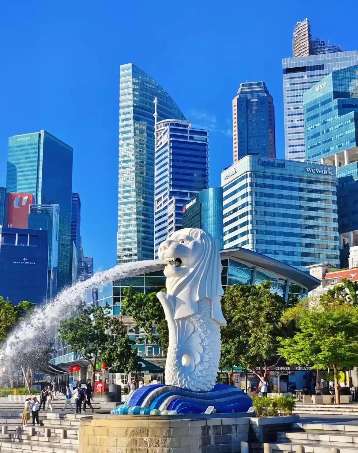 新加坡作为一个花园国家，让很多人趋之若鹜。
有一个朋友一直在新加坡定居，有时就会