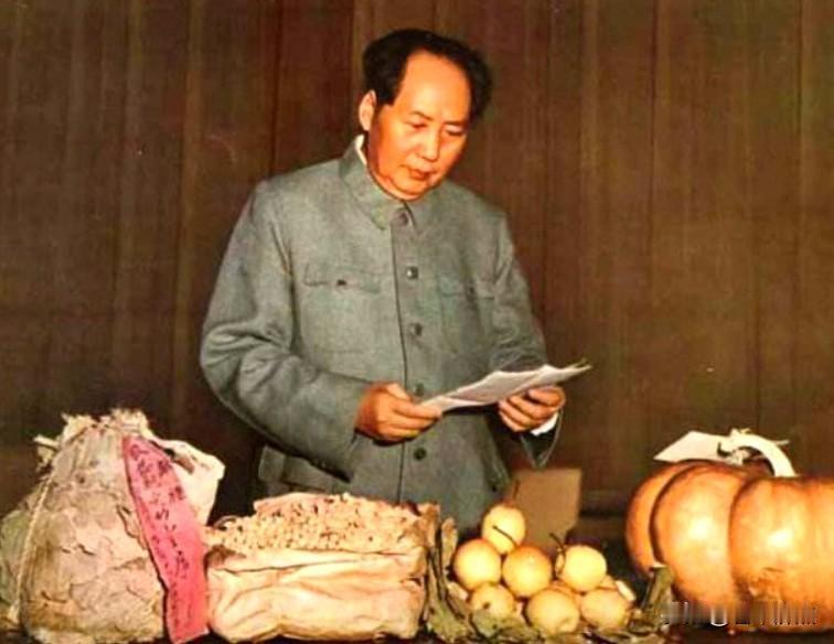 毛主席晚年为何突然戒掉辣椒？真相让人意外
熟悉历史的朋友都知道，毛主席这辈子最爱