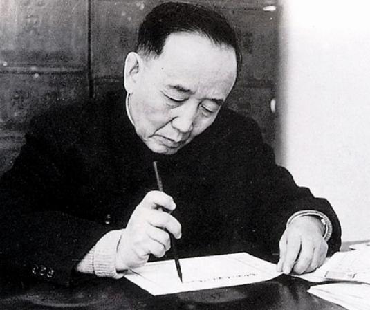 1974年初，周总理派人到郭沫若家中传达了三点指示:“一、为保证郭老的安全，要安