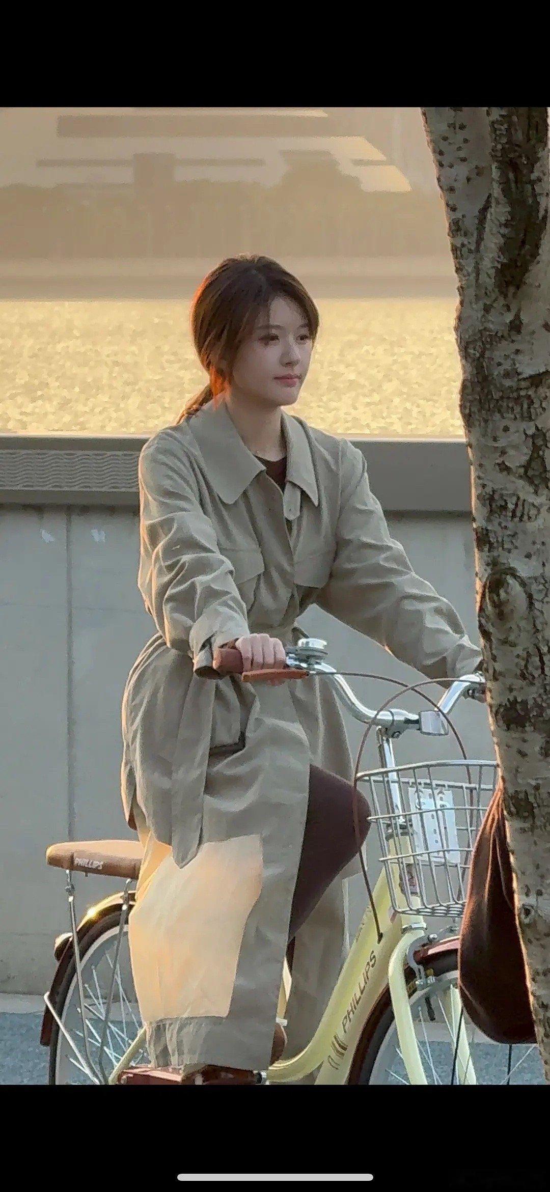 其实赵露思没变吧，还是挺美的[思考] 