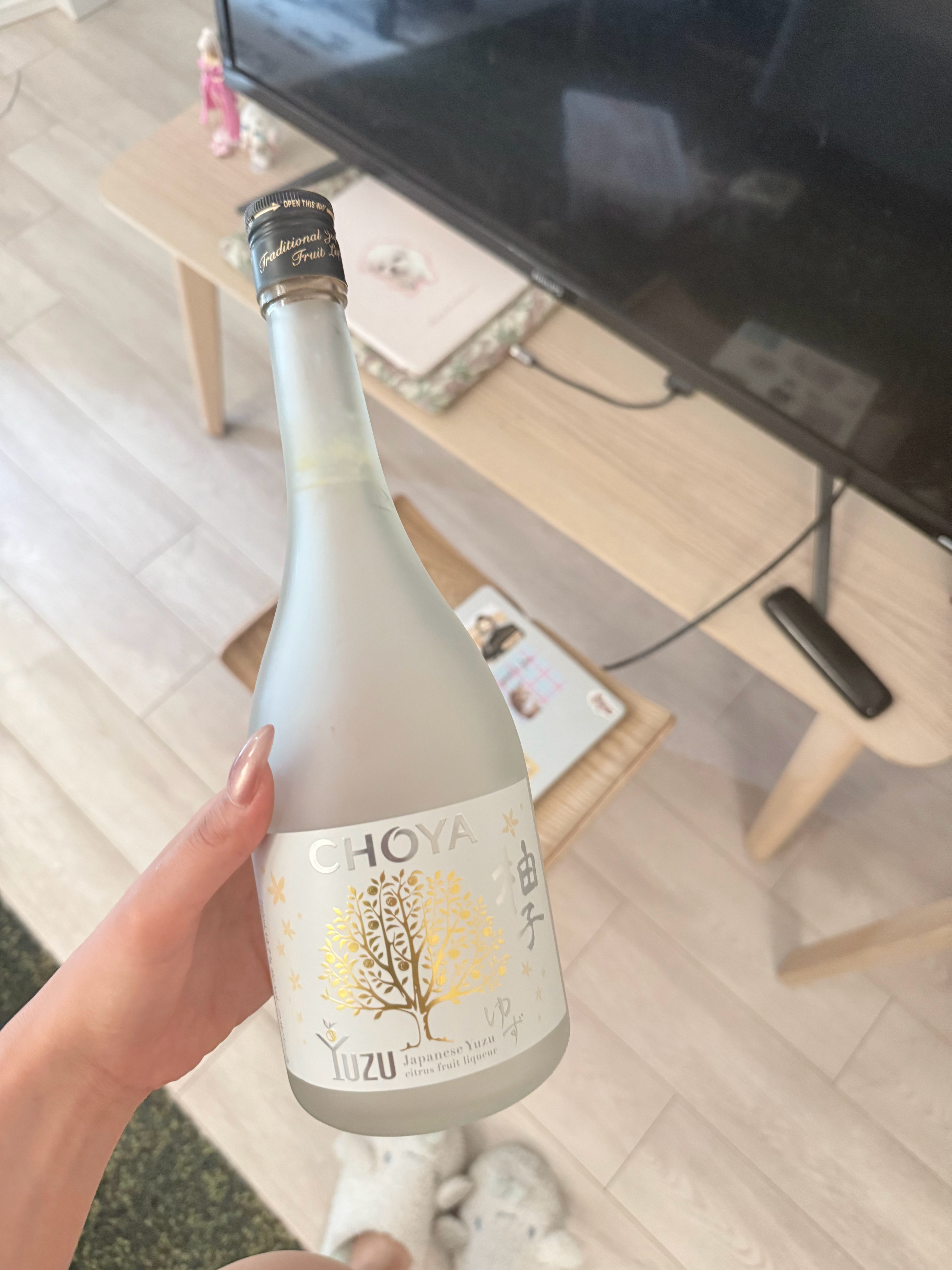 记录🥲好久不喝酒的两个人，昨晚喝了一瓶，喝完两个人就晕倒了。今天连床都起不来了