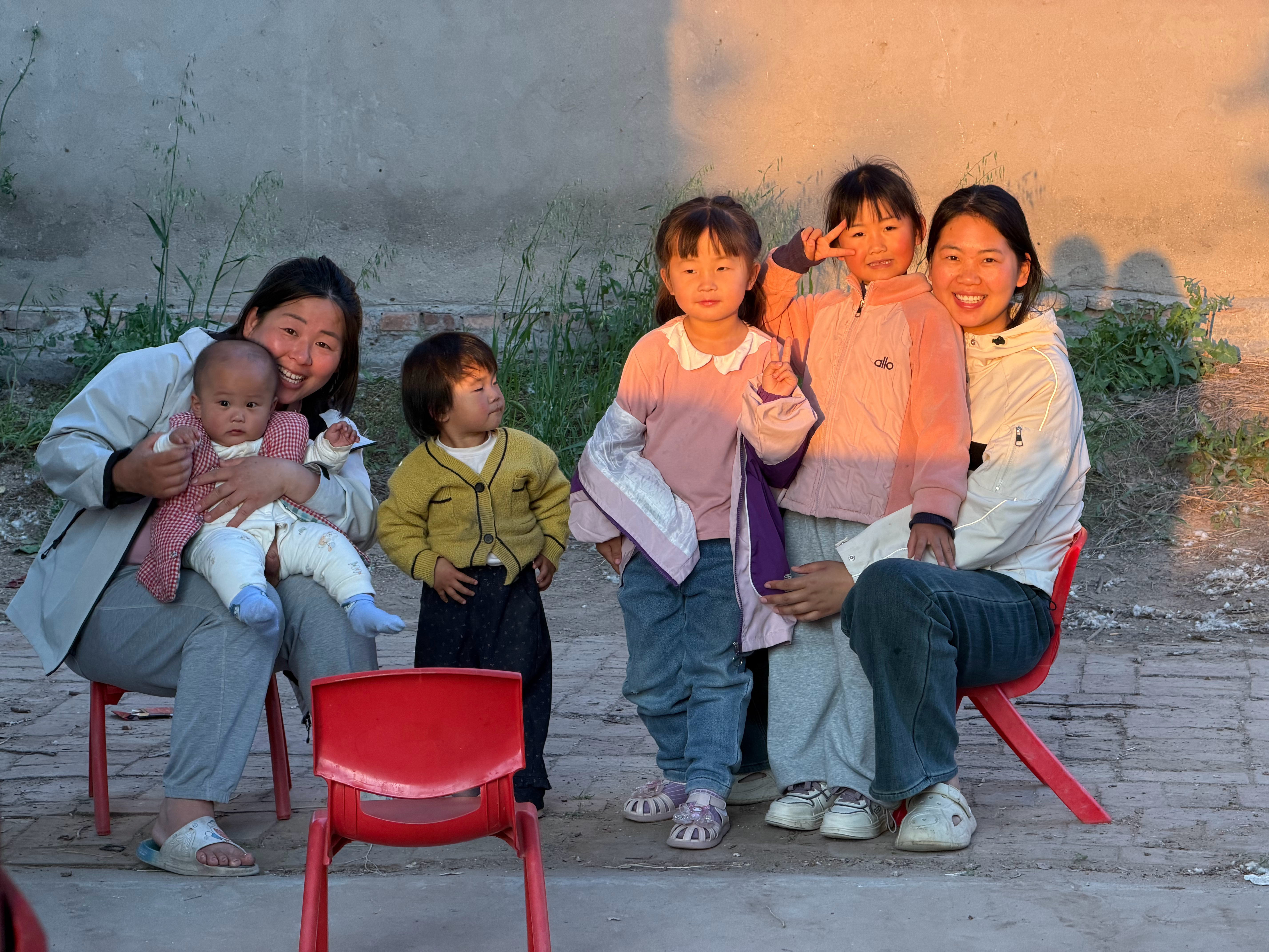 不说其他地方，就说我村，孩子基本是2个起步村里大爷大娘意思：孩子多了就是福 商丘