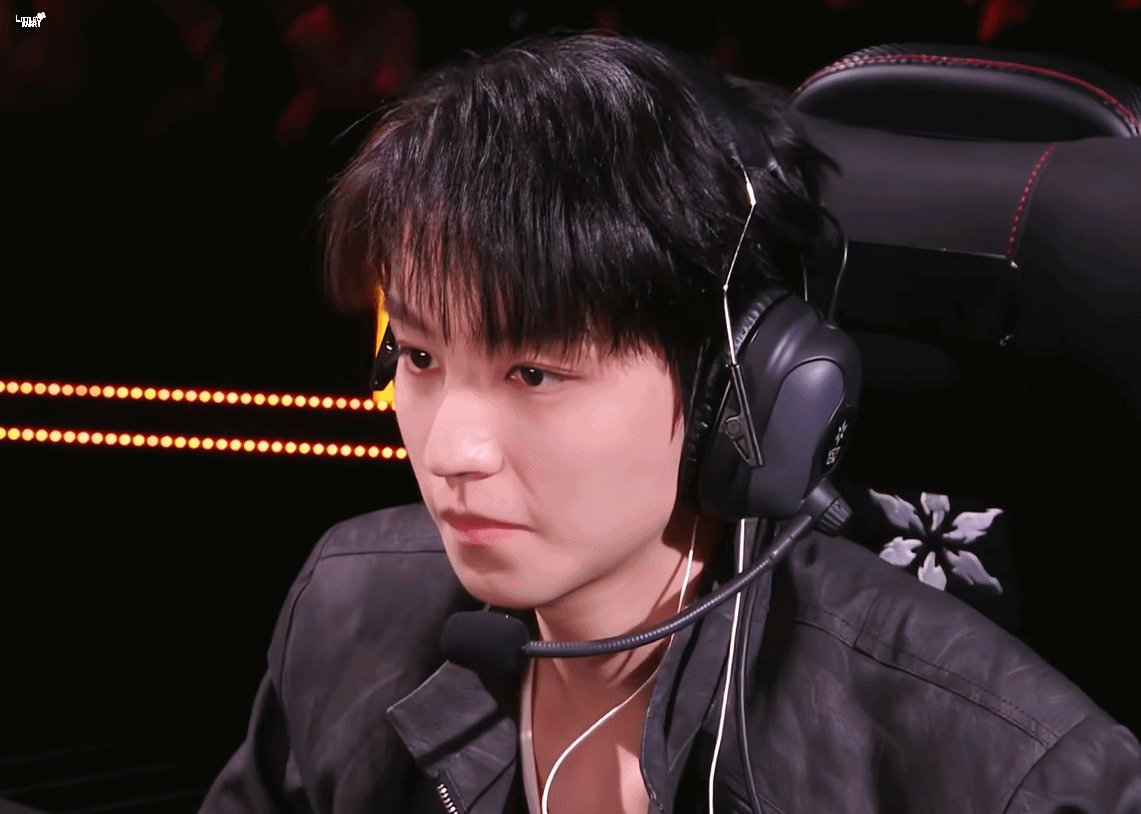 王俊凯从小王变成大魔王昔日软萌的Karry小王华丽变身，霸气解锁大魔王新气场，从