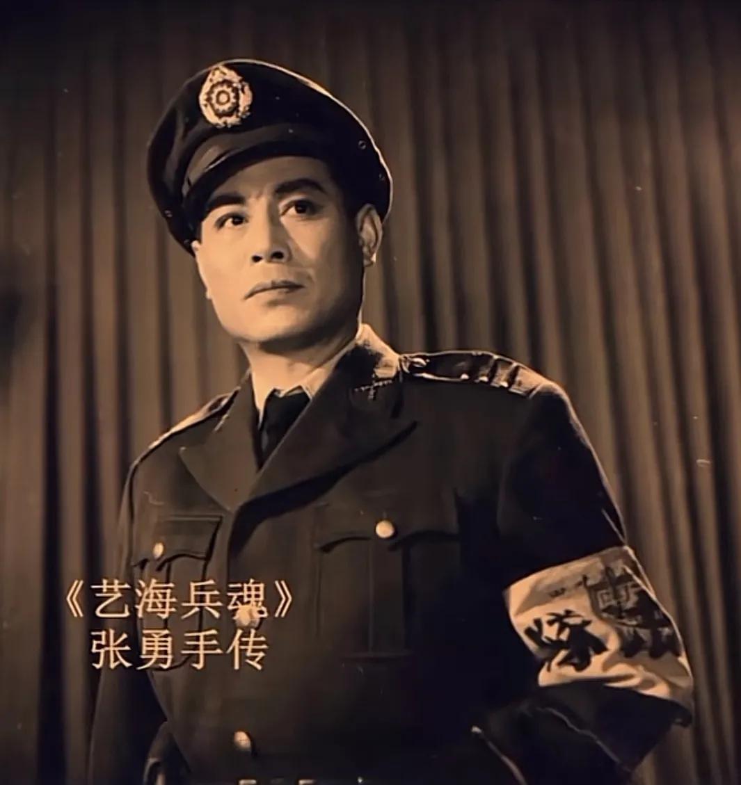 张勇手为了拍摄《南征北战》退出《侦察兵》太可惜了
《侦察兵》里的张勇手，形象比他