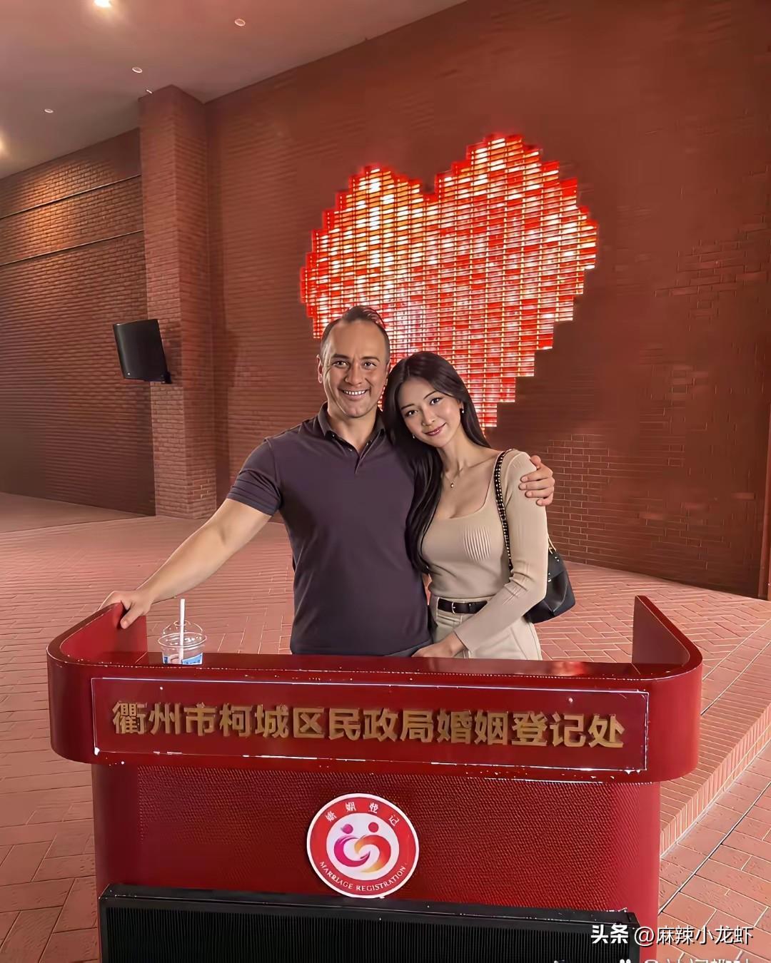 大叔这老婆炫得……我竟然哑口无言！[赞][捂脸]