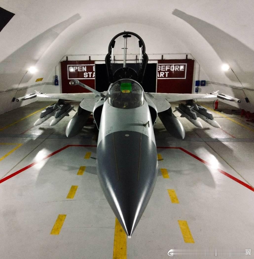 烽火问鼎计划  硬化机堡中的巴基斯坦JF-17 Block3，挂载四枚PL-15