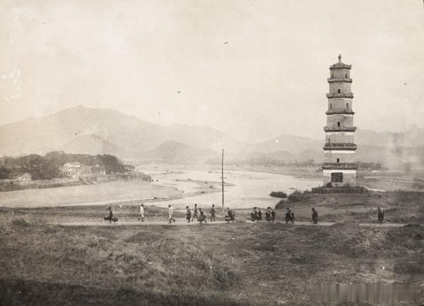Pagoda near Shaoguan (韶關)，1920年代，韶关塔 