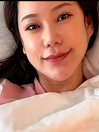 順產15分鐘，孕期只胖11斤，成汪家福星
 
順產當天，馬筱梅的素顏照被張蘭甩進