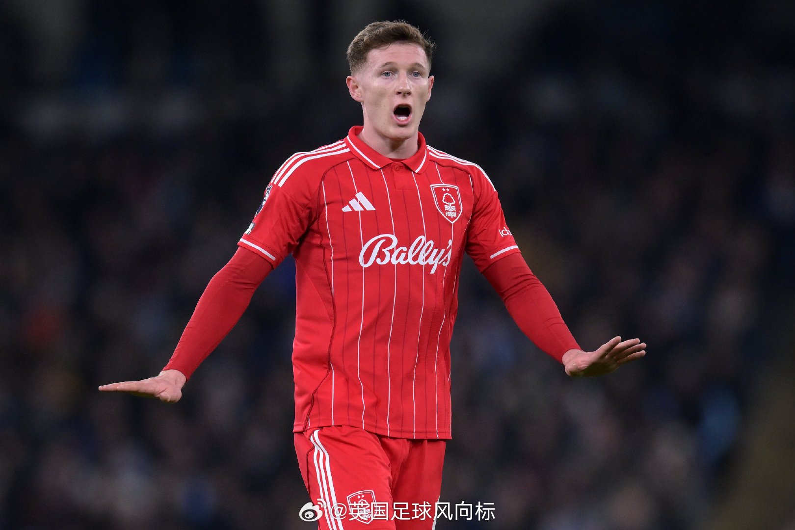 【曼高双雄哄抢安德森】罗马诺消息：曼城将会在今年夏窗引进一名新的中场球员，这点是