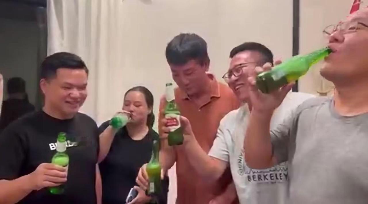 二虎：为了 Sokly，招待一下 AFA.在洛杉矶，没谁愿意搭理二虎。AFA 除