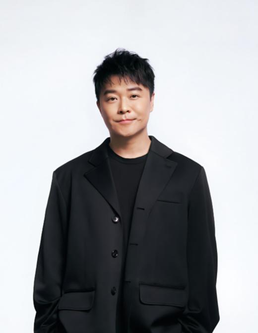 主持人问陈思诚:"你儿子的名字朵朵是谁起的？"陈思诚说:"我儿子的名字是我起的。