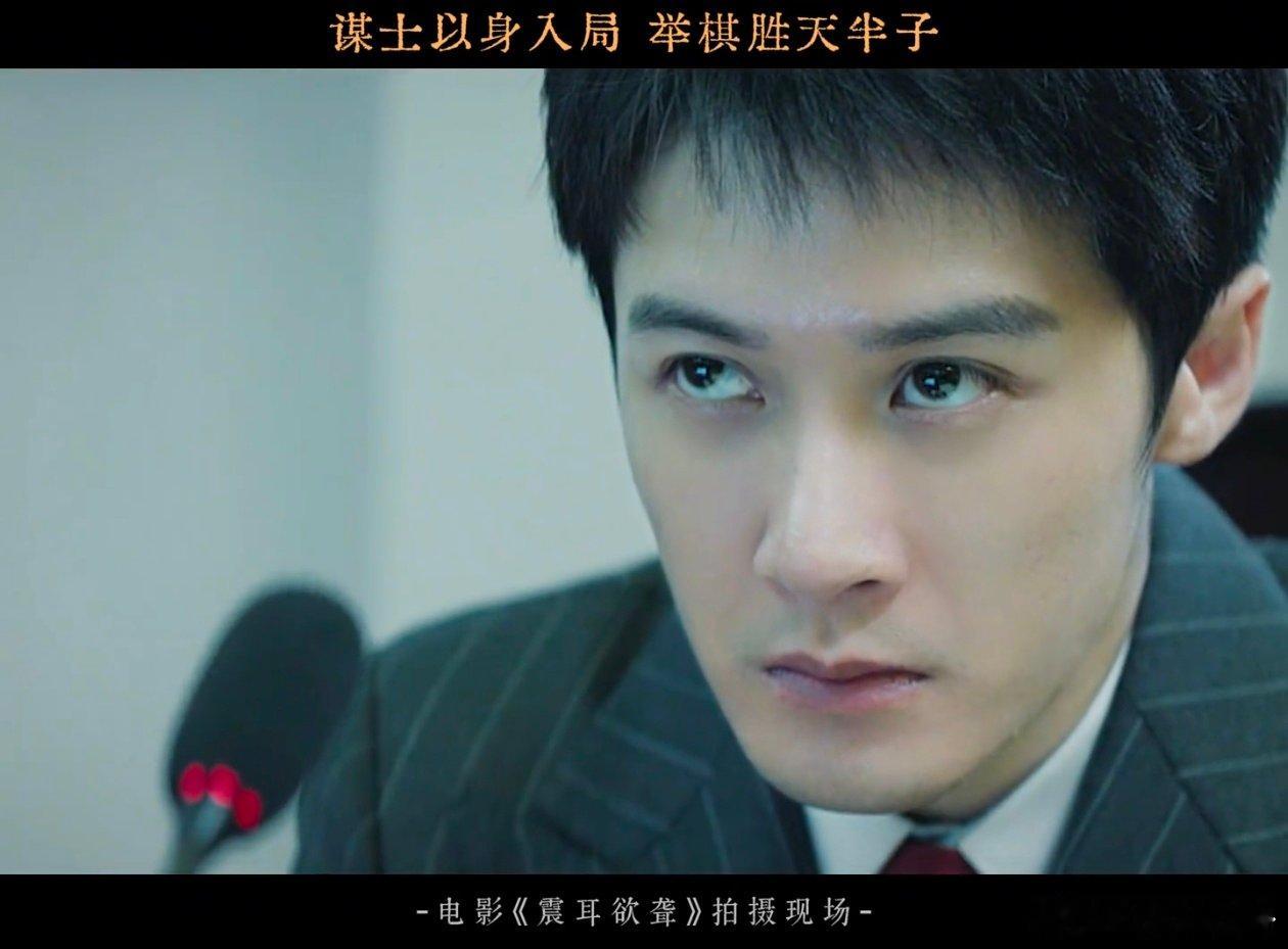 被檀健次庭中打手语的动作帅到谁能不夸檀健次啊！《震耳欲聋》里李淇第二次庭审，面对