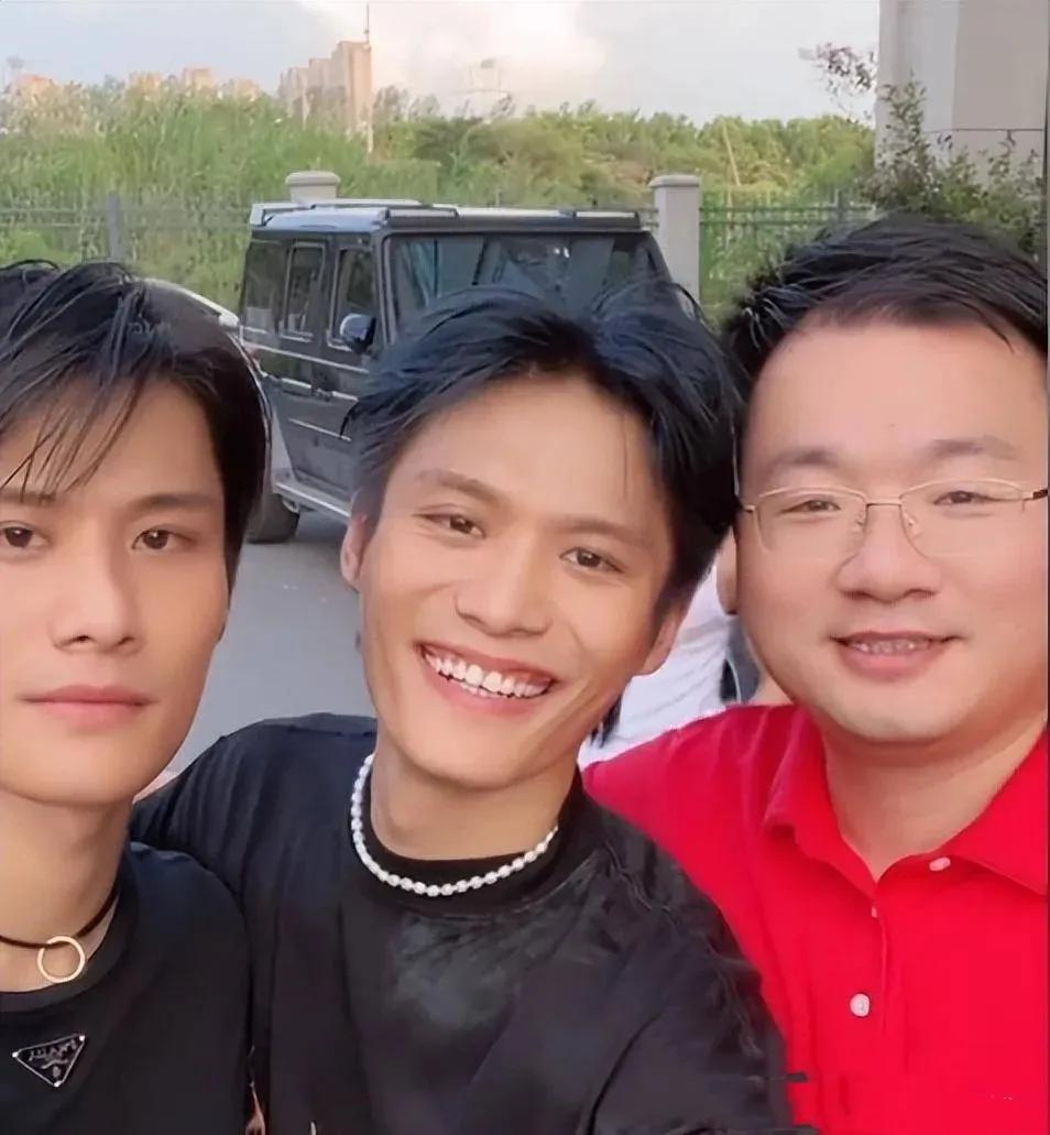 三只羊的处罚终于下来了，公司没收违法所得6894.91万元。
前段时间直播间内，