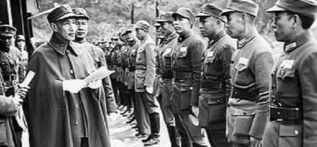 1949年，蒋介石带着60万大军败逃台湾，军队成员大部分都是没结过婚的年轻人，为