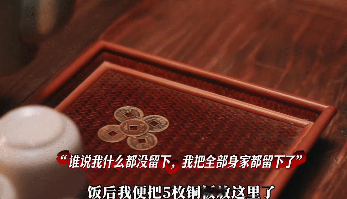 苏暮雨早期月光族实录暗河刚发100两，转头就在黄泉客栈造光，账单都不瞅直接付钱，