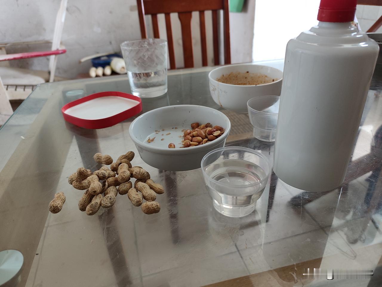 我有“坏”习惯，只要有酒顿顿都想喝点。12月28日中午，老婆还在做饭我都已经喝上