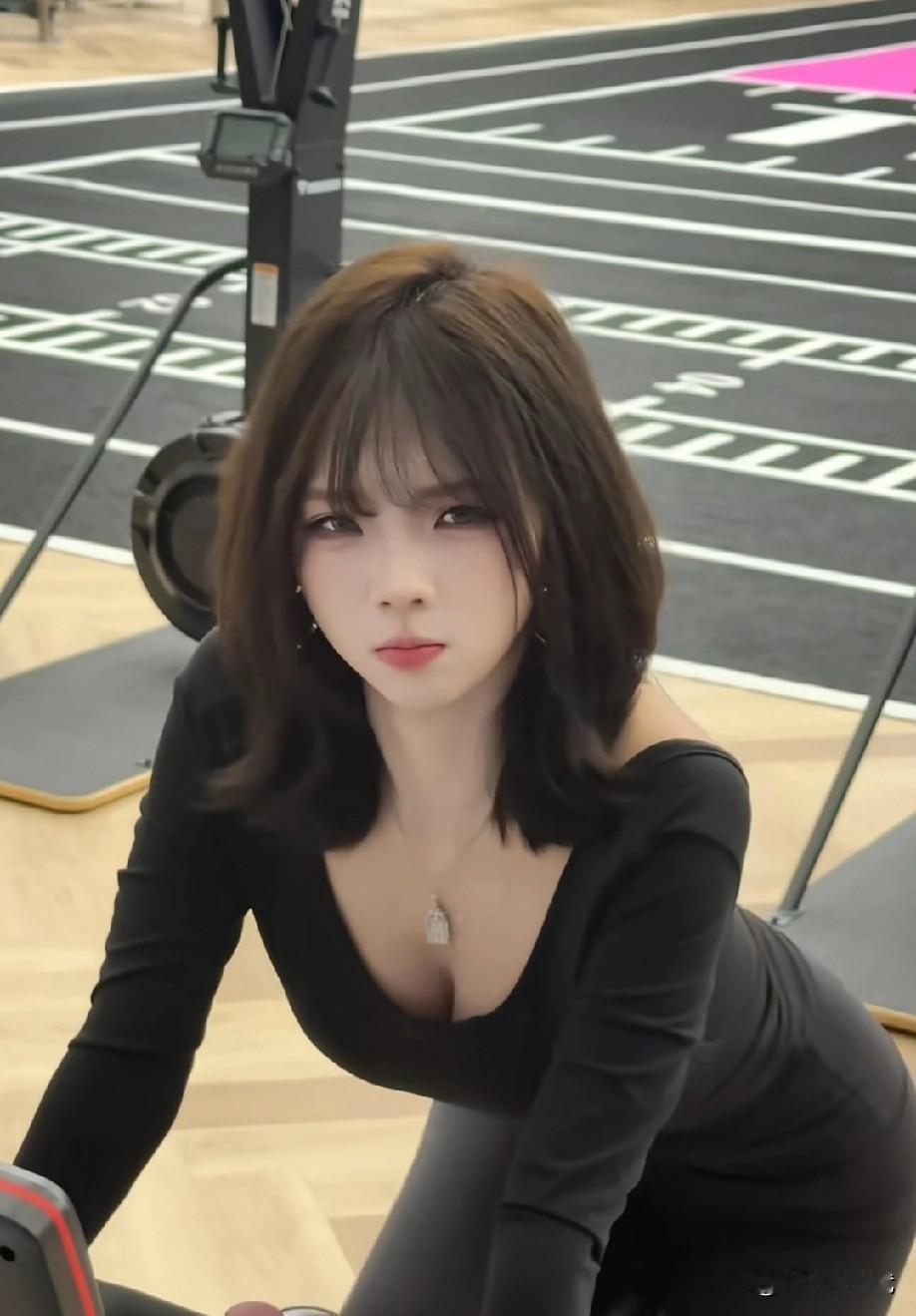 [看]借图打个招呼[看]   健身穿搭 美女 健身女孩挑战 跑步女孩 甜辣健身女