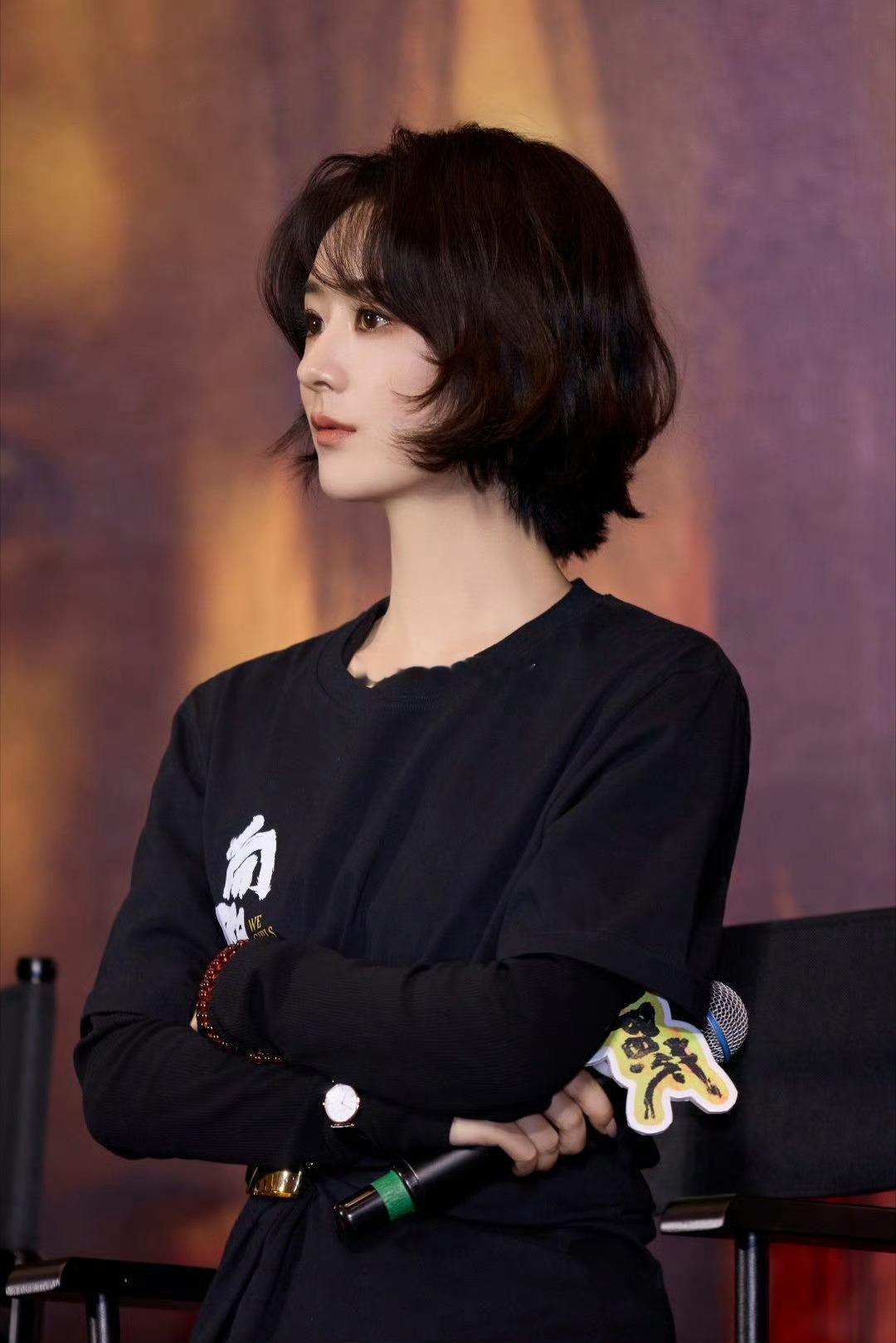 赵丽颖带儿子想想买玩具颖宝，事业上的女强人，生活中的好妈妈[抱一抱] ​​​