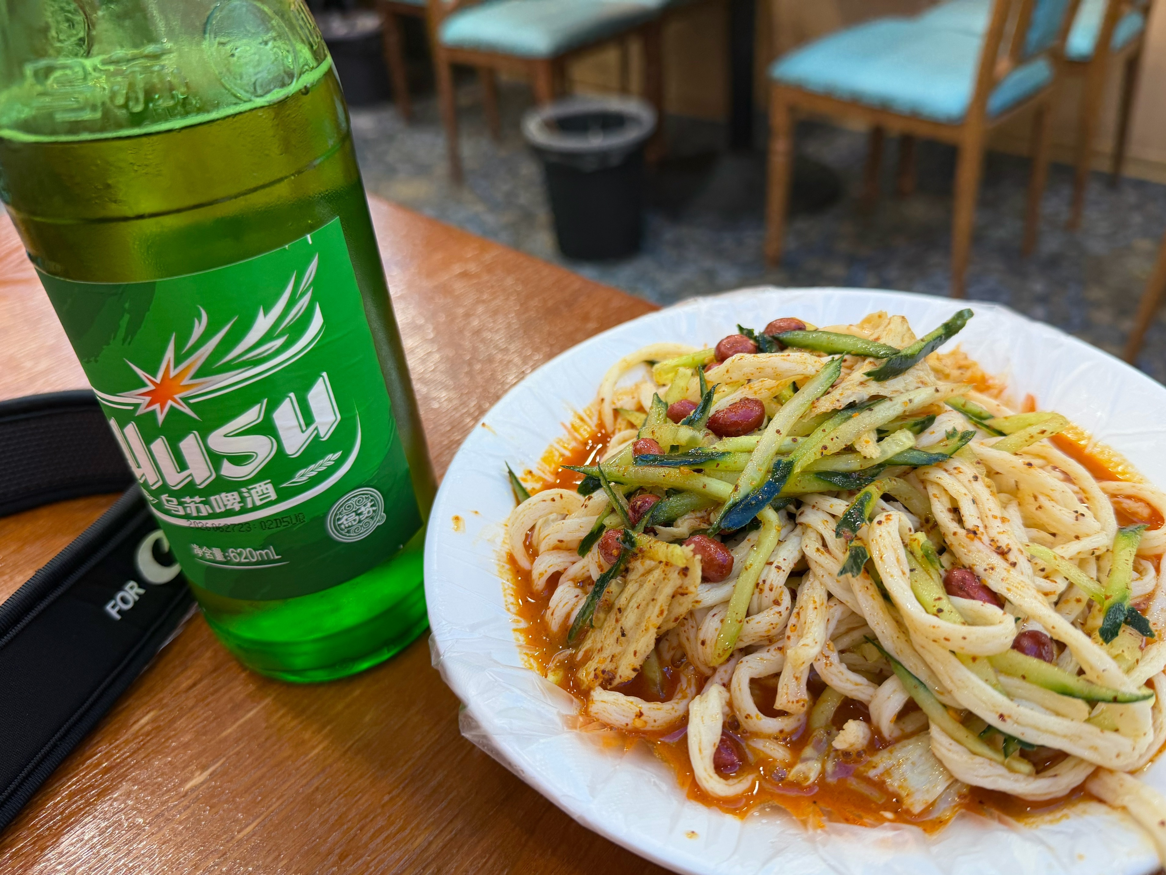 梦回读研时候半夜饿了去脏摊麻辣烫不吃麻辣烫吃牛筋面配啤酒的日子…… ​​​