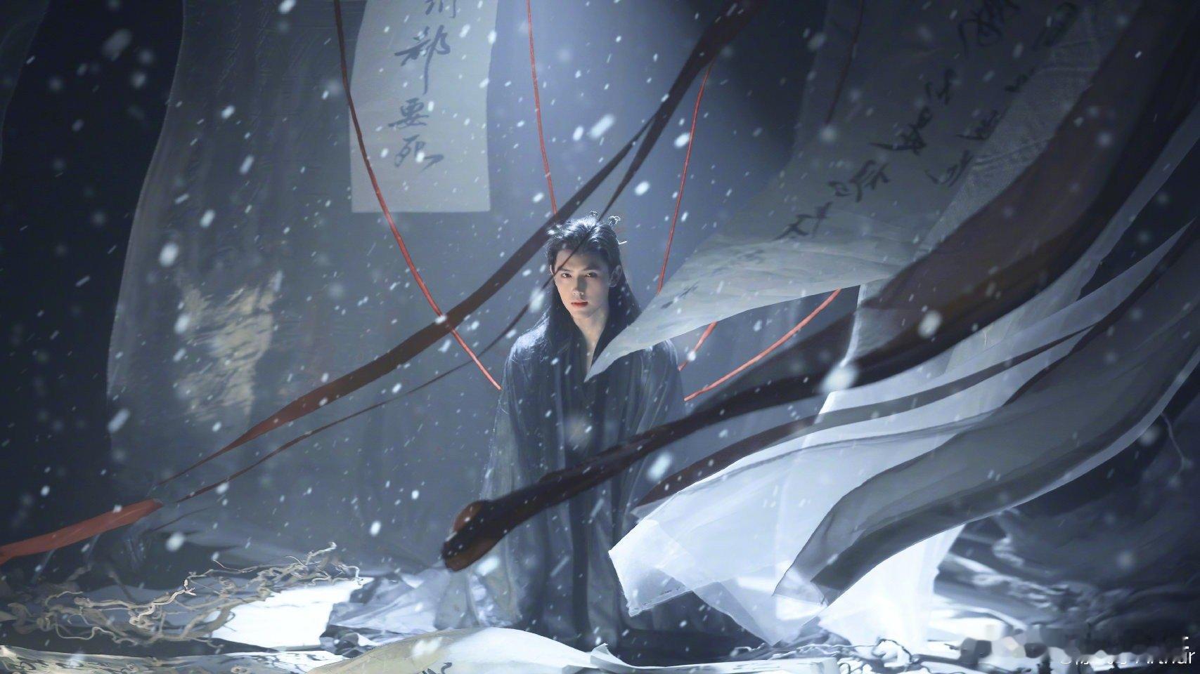 陈飞宇写真完全是鬼丈夫 黑袍加红线，陈飞宇写真疯批感拉满！睥睨众生的眼神带霸气，