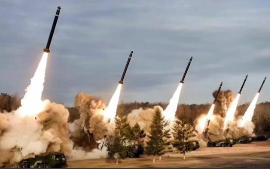 19日凌晨，大批导弹密集射向日本海，高市早苗这下尝到后果了！ 

4月19日凌晨