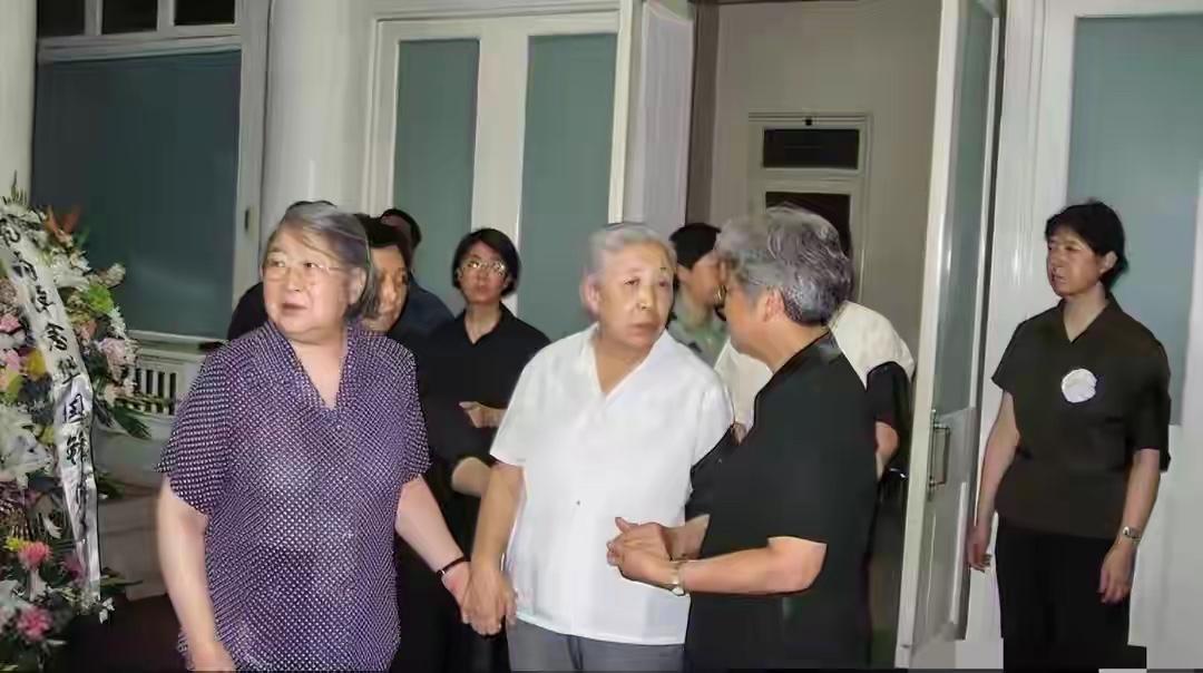 三位革命先辈，都是巾帼英雄，但凡你认识一位，也是历史大佬了。