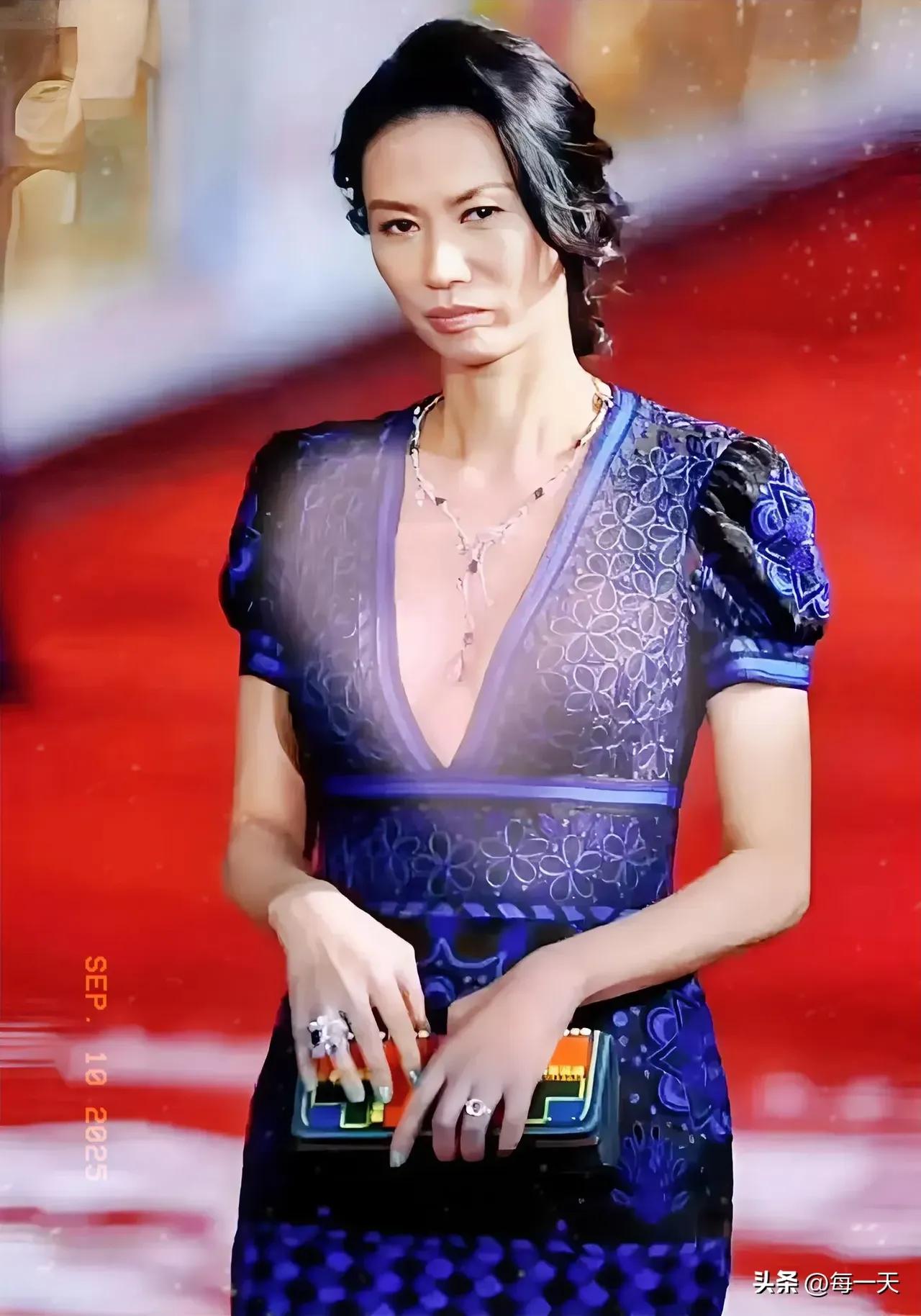 邓文迪的“低调”，是对孩子的长远考量
 
之前不少人对邓文迪有误解，觉得她靠外表