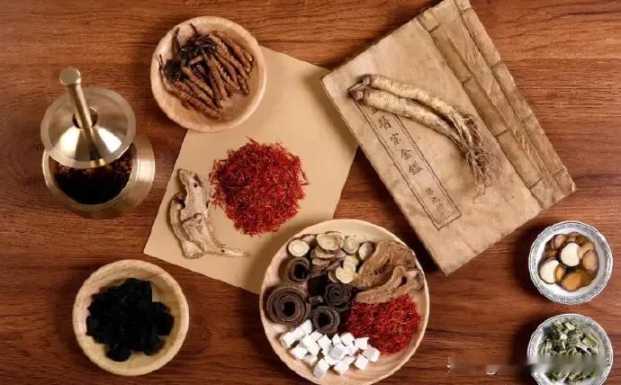 阳虚导致的畏寒，核心是体内阳气不足、温煦功能减弱，身体难以抵御外界寒邪，常伴随手