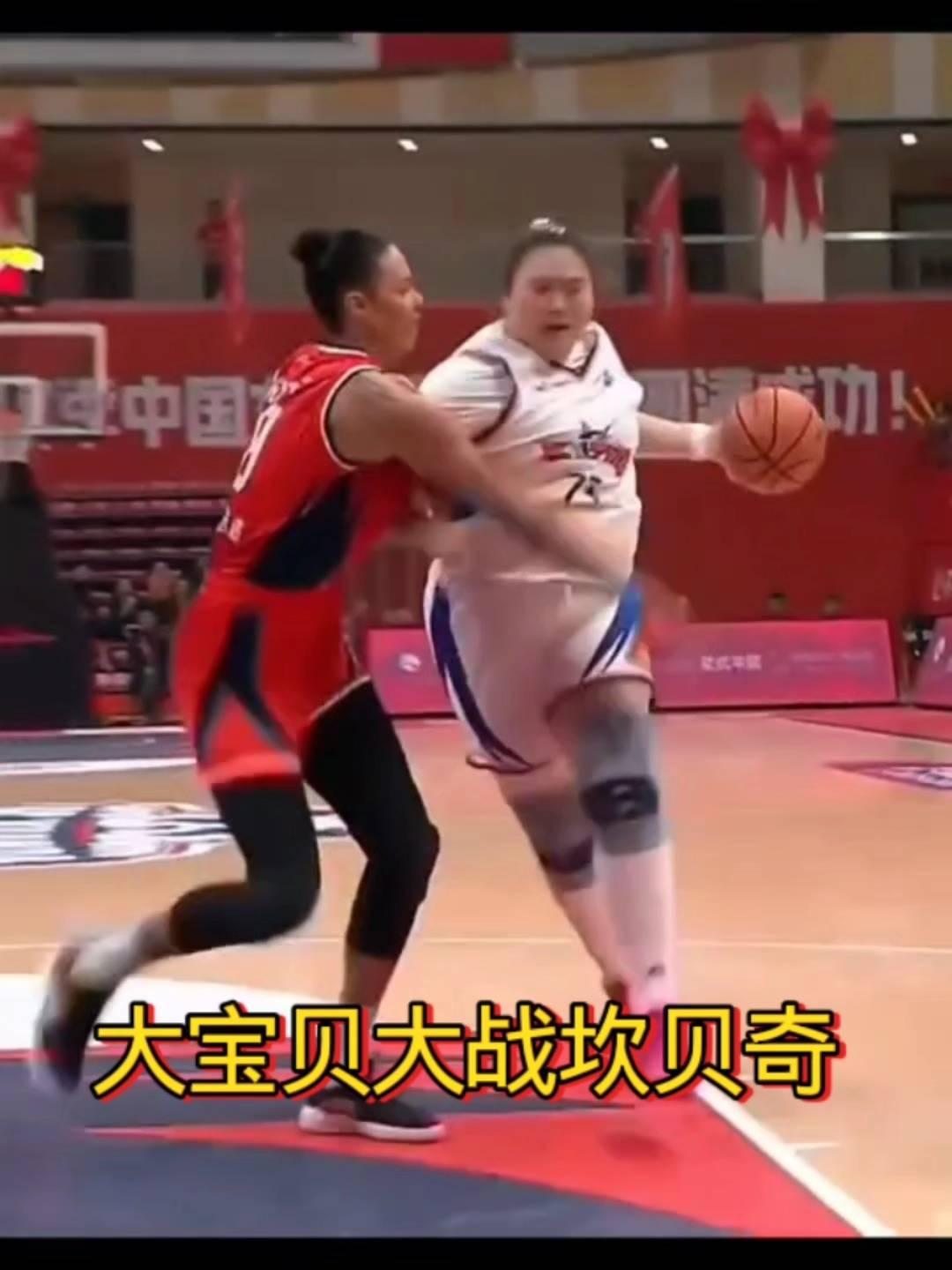大宝贝大战坎贝奇。
·后撤步上篮。
·重型坦克。
·拉杆上篮。
·慢镜头回放一下