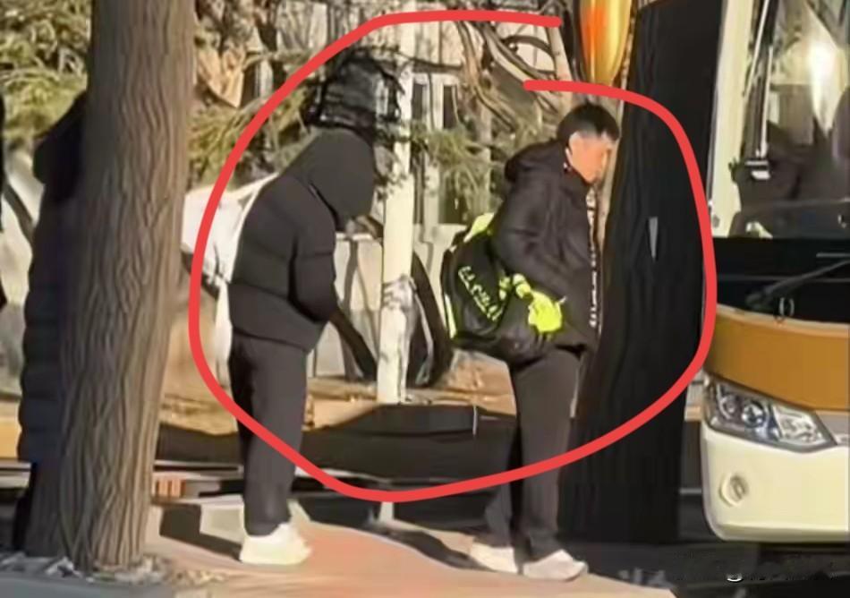 孙颖莎邱贻可一起训练，能证明孙颖莎没换教练吗？

9成吧！

因为现在教练竞聘已