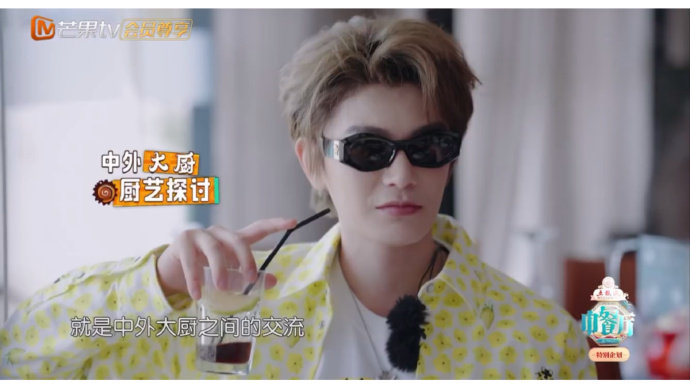 丁禹兮[超话]丁禹兮眼睛畏光戴墨镜原来墨镜背后是丁禹兮的眼伤！他演哭戏全情投入超