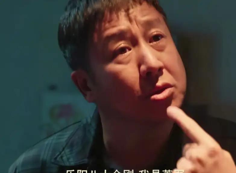 很多人追剧看到萧龙女当律师都觉得离谱，亲爹都进过监狱，怎么女儿还能穿上律师袍上法