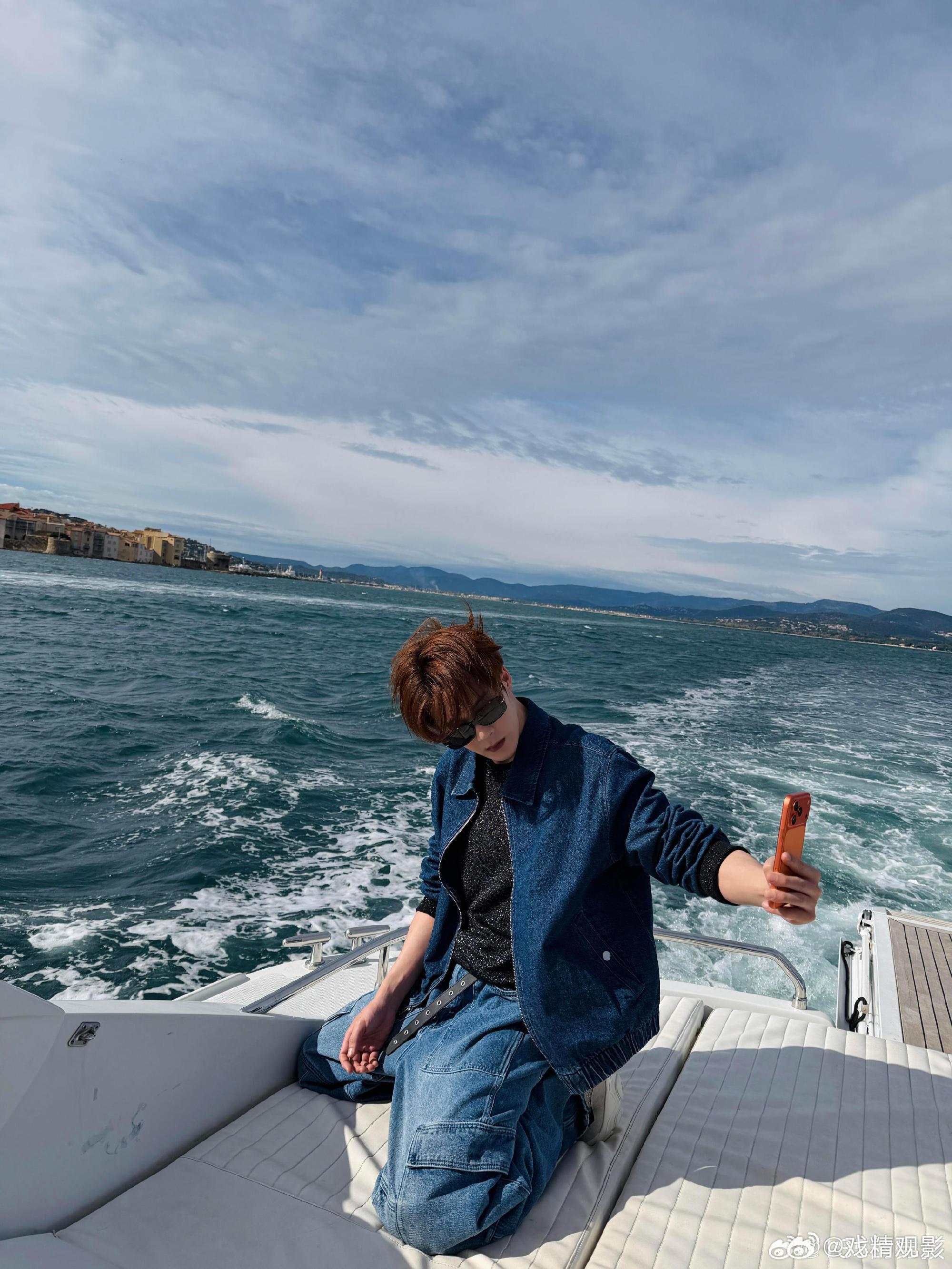 檀健次让我知道了春天的味道 被檀健次狠狠戳中心巴，他站在那里什么都不用做，就能让