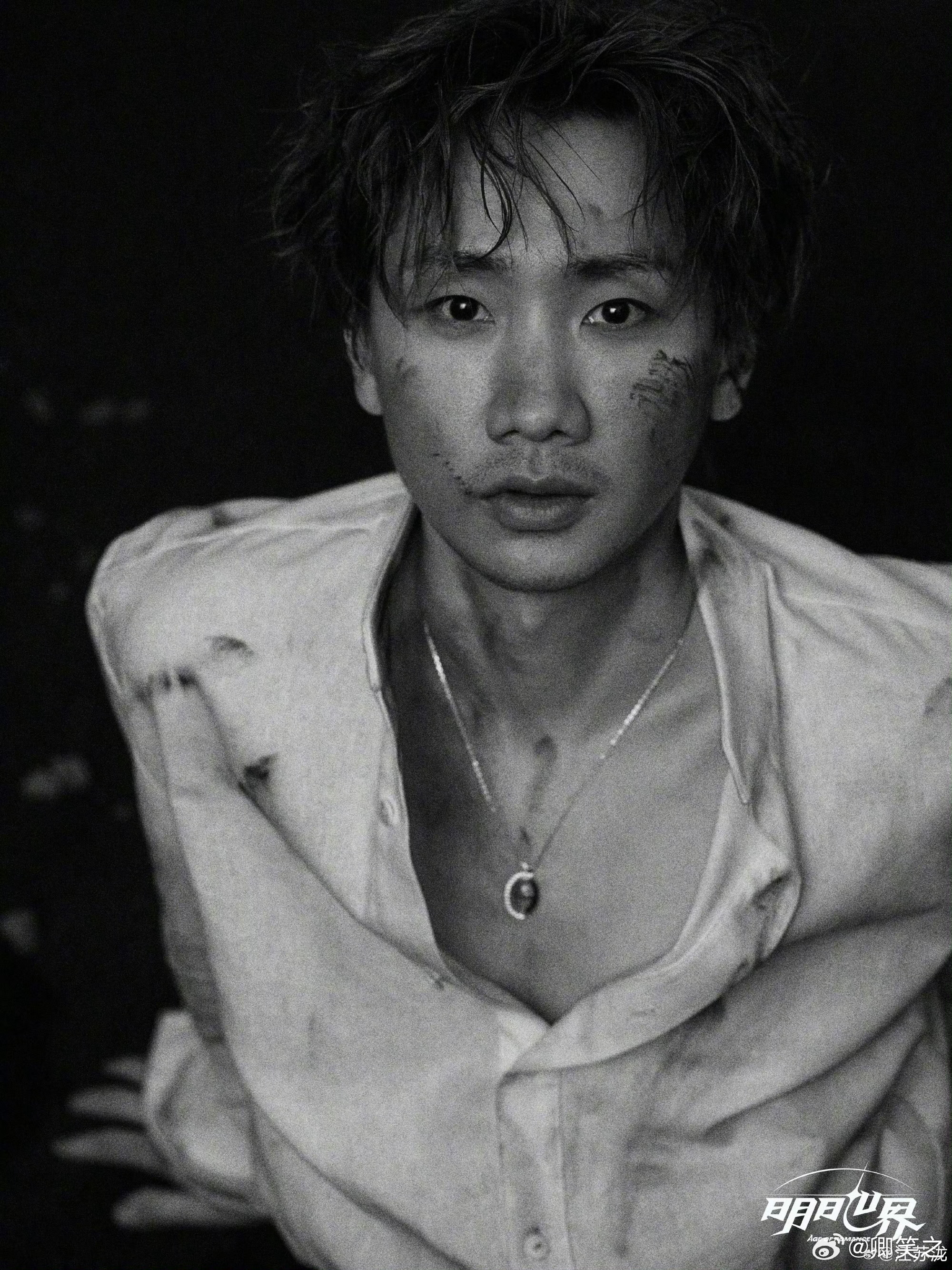 汪苏泷黑白战损九宫格 黑白光影里的极致美学，战损造型又飒又欲，汪苏泷用眼神讲故事