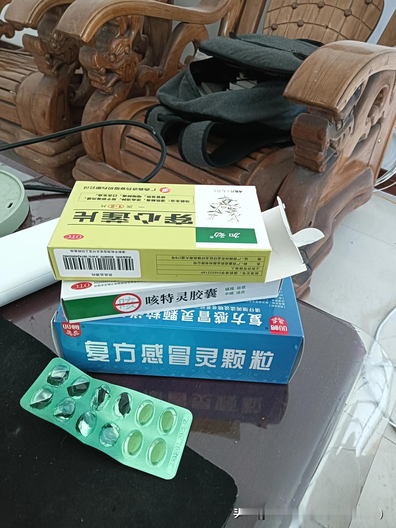 昨晚又发高烧了，今早上班没打卡，这是感冒的第12天。
来新疆多少天，就感冒多少天