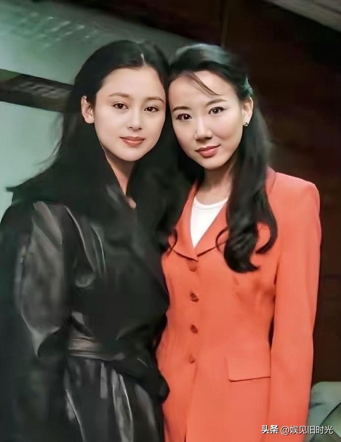 她两个还有过合照嘛？我也是第一次见。

和台湾第一美女萧蔷同框，我再一次被陈红的