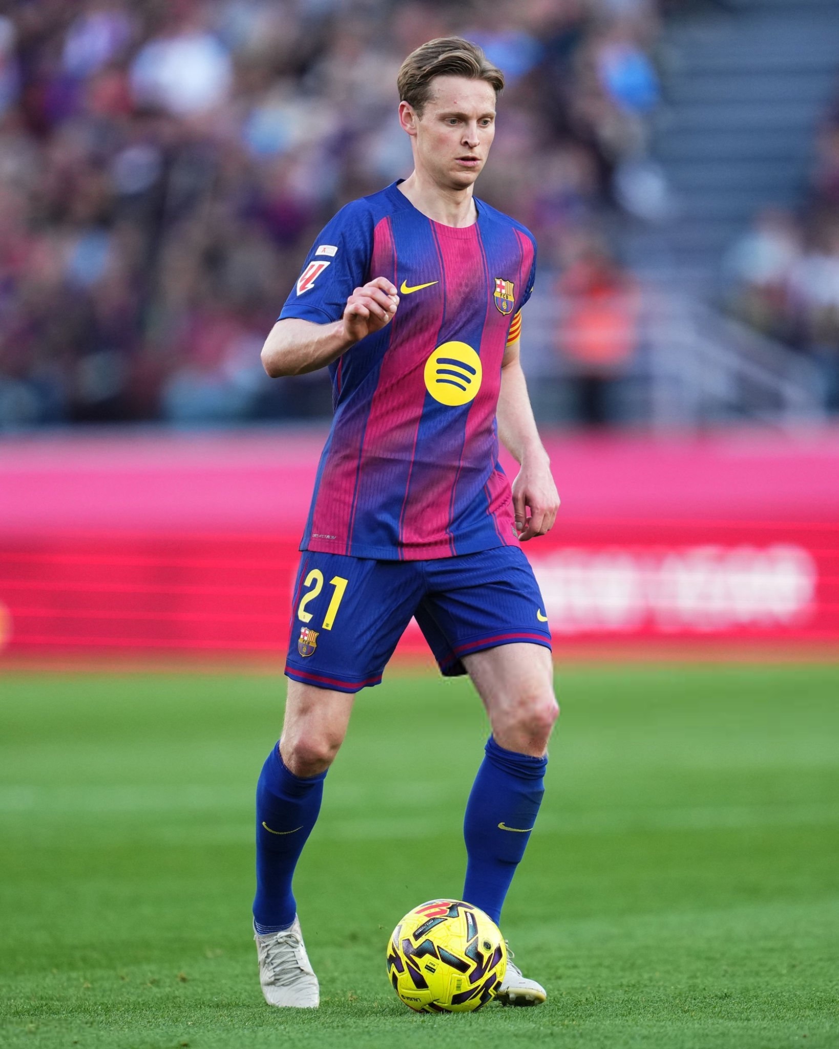 世体：德容没有随队训练，无法出战下一场对阵马竞的比赛。但他将在下周一随队训练。巴