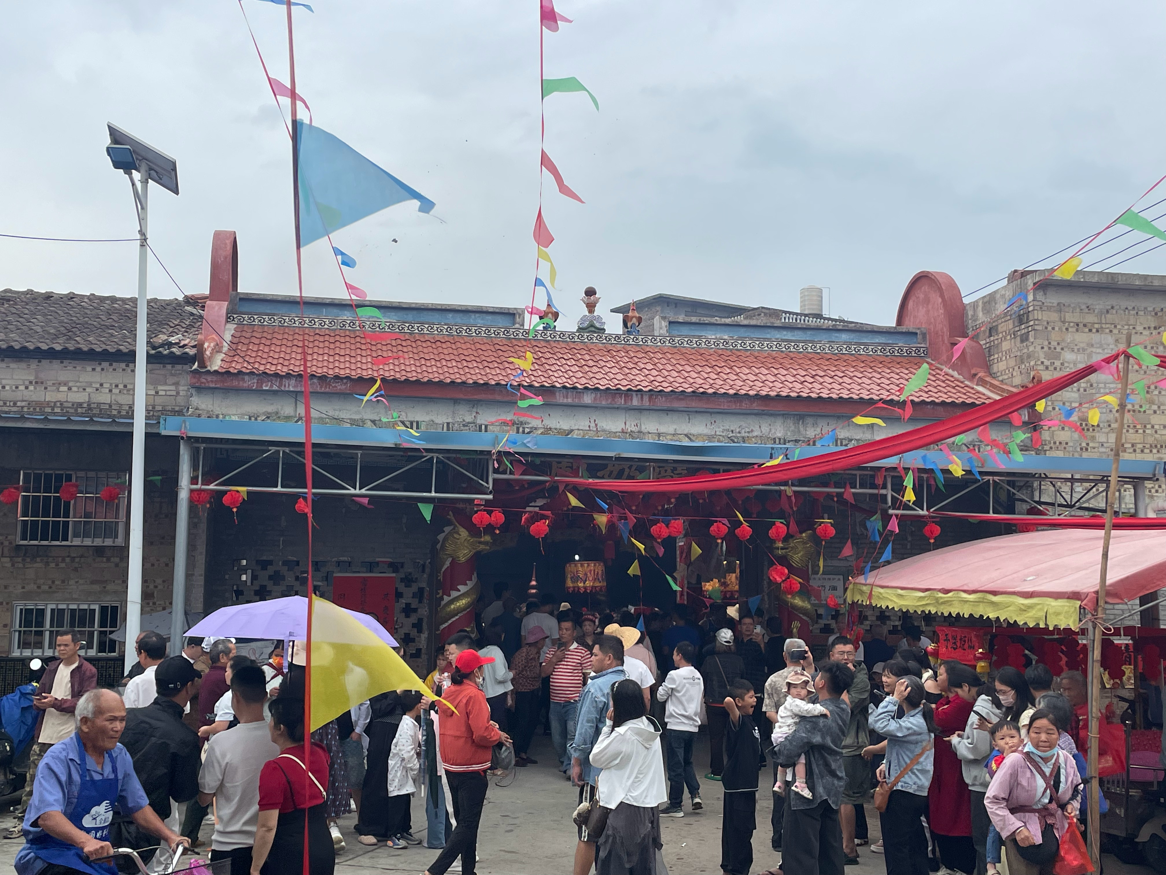 玉林庞奶庙诞玉林樟木庞奶庙诞玉林庙诞 今天，玉林市福绵区樟木镇庞奶庙诞人人人人 