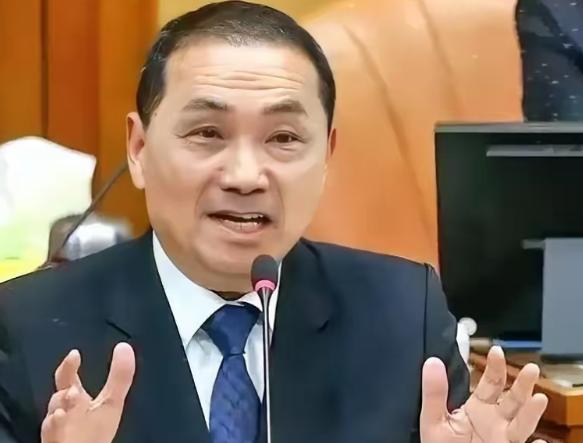 侯友宜语出惊人！


侯友宜这次表态很直接。
他说两岸统一和九二共识成了选举负担